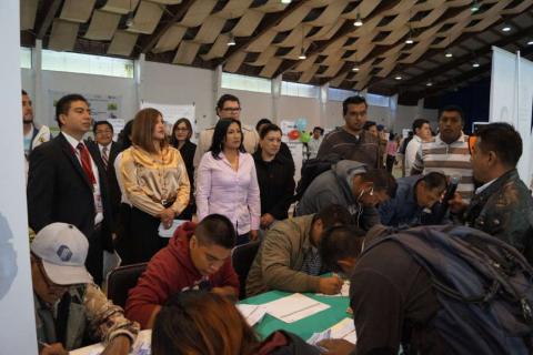 SEPUEDE y SNE ofertaron 803 vacantes en "Feria del Empleo Apizaco 2016" imagen 2