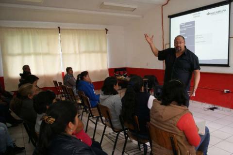 Concientizan a padres de familia en prevención de violencia y delincuencia juvenil en Nanacamilpa imagen 7