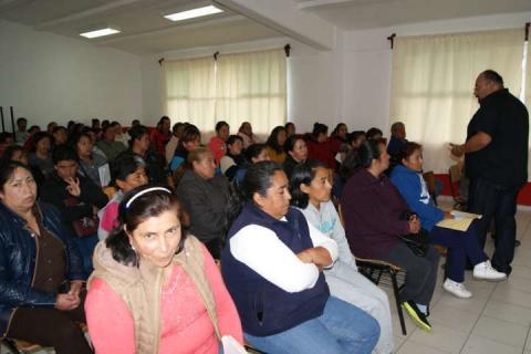 Concientizan a padres de familia en prevención de violencia y delincuencia juvenil en Nanacamilpa imagen 5