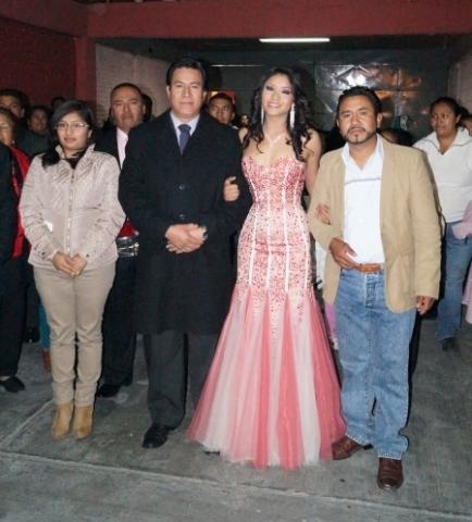 Coronación de la reina y princesas de la Feria Textil y Artesanal de Ixcotla 2014 imagen 2