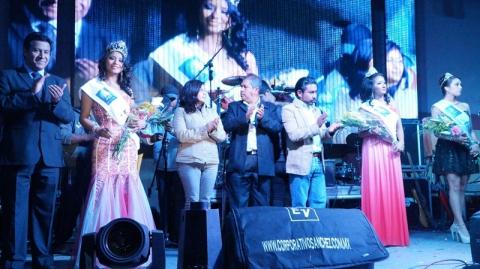 Coronación de la reina y princesas de la Feria Textil y Artesanal de Ixcotla 2014 imagen 1