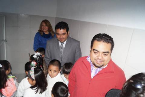 Una institución educativa debe contar con los servicios básicos: alcalde imagen 2