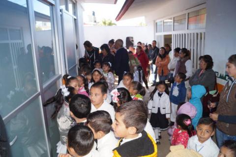 Una institución educativa debe contar con los servicios básicos: alcalde imagen 3