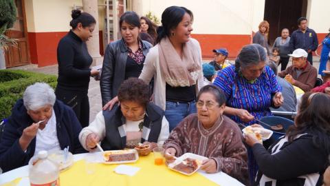 DIF Chiautempan vive las fiestas decembrinas con adultos mayores imagen 1