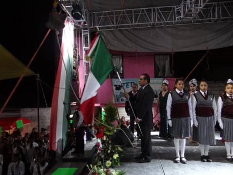 Da alcalde Miguel Ángel Caballero Yonca el Grito de Independencia en Ixtenco imagen 4