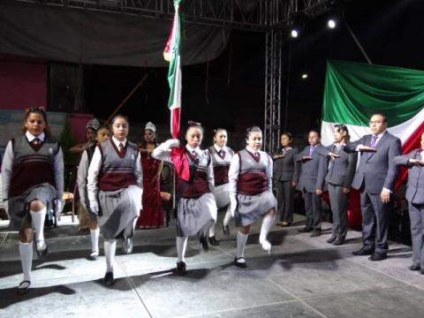 Da alcalde Miguel Ángel Caballero Yonca el Grito de Independencia en Ixtenco imagen 5
