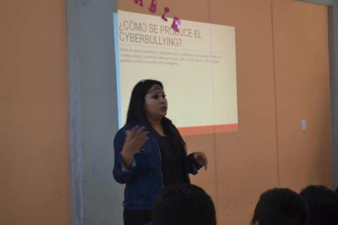 SMDIF de Tlaltelulco y DIF Estatal imparten la conferencia "Acoso Escolar" imagen 5