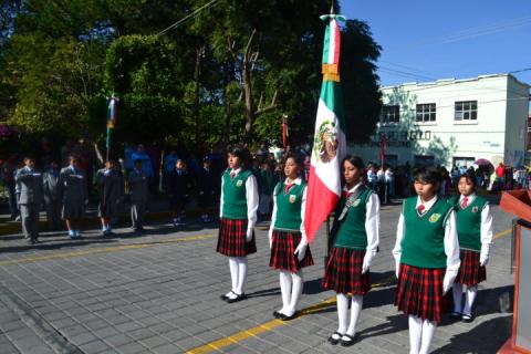 Encabeza Polvo Rea desfile conmemorativo al 104 Aniversario de la Revolución Mexicana en Tlaltelulco imagen 3