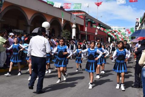 Disfrutan chiautempenses desfile de Independencia imagen 2