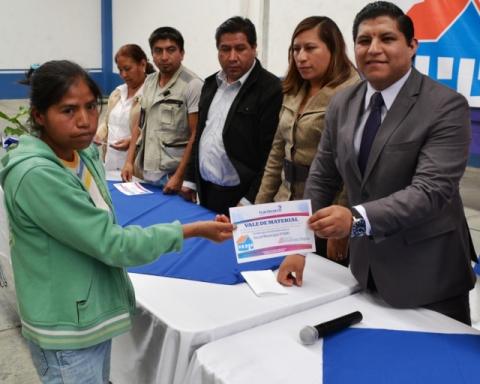 Entrega Miguel Ángel Polvo 500 MP en vales de materiales para construcción en Tlaltelulco imagen 6