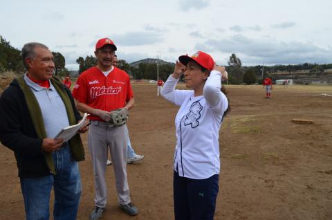 Impulsa Senadora ADF a equipos de fútbol y béisbol de Nopalucan y Yauhquemehcan imagen 2