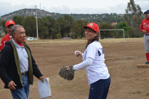 Impulsa Senadora ADF a equipos de fútbol y béisbol de Nopalucan y Yauhquemehcan imagen 3