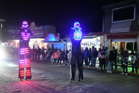 Llega la navidad al pueblo mágico de Tlaxco con emotivo desfile imagen 19