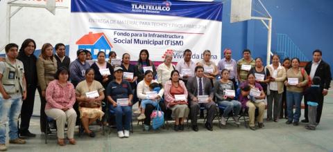 Entrega Miguel Ángel Polvo 500 MP en vales de materiales para construcción en Tlaltelulco imagen 2