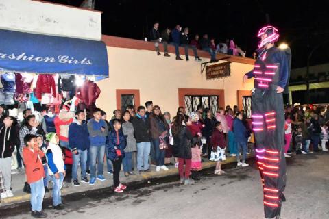 Llega la navidad al pueblo mágico de Tlaxco con emotivo desfile imagen 21