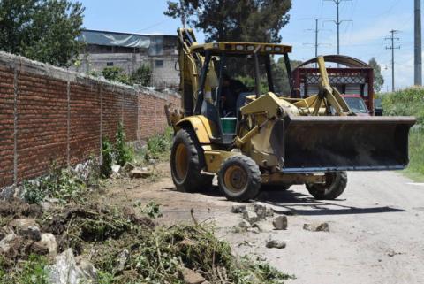 Servicios municipales realizan faenas de limpieza en el panteón municipal imagen 4