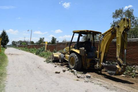 Servicios municipales realizan faenas de limpieza en el panteón municipal imagen 2