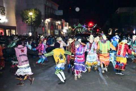 Llega la navidad al pueblo mágico de Tlaxco con emotivo desfile imagen 24