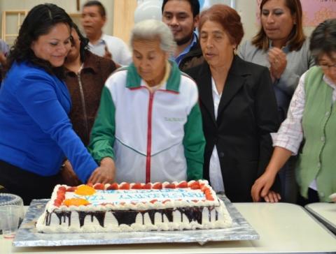 Los adultos mayores, prioridad para el gobierno municipal de Tlaltelulco: Polvo Rea imagen 1