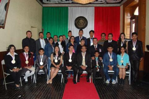 Primera entrega del Premio Municipal, a los mejores deportistas de Calpulalpan imagen 1