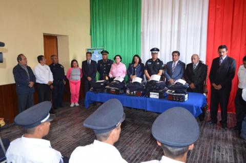 Equipan con uniformes al total elementos de Seguridad Publica Municipal de Calpulalpan imagen 2