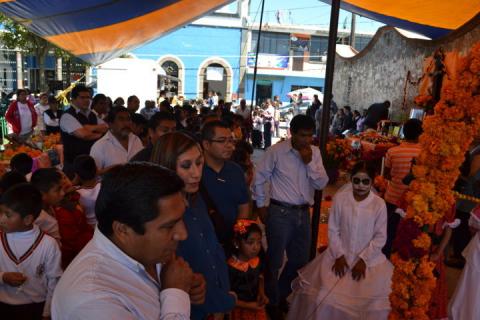Ayuntamiento de Tlaltelulco organiza vistosa exposición de ofrendas imagen 3