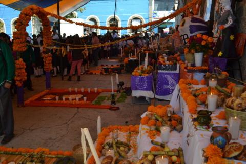 Ayuntamiento de Tlaltelulco organiza vistosa exposición de ofrendas imagen 4