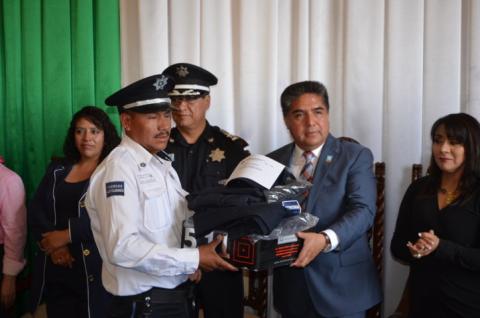 Equipan con uniformes al total elementos de Seguridad Publica Municipal de Calpulalpan imagen 6