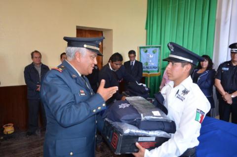 Equipan con uniformes al total elementos de Seguridad Publica Municipal de Calpulalpan imagen 7