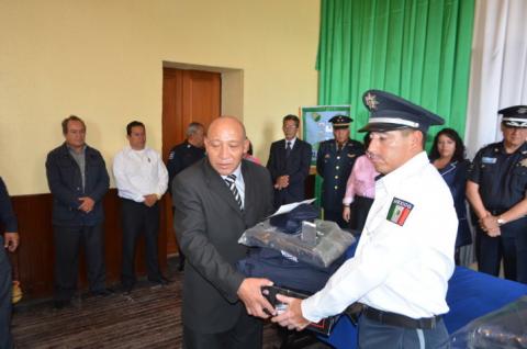 Equipan con uniformes al total elementos de Seguridad Publica Municipal de Calpulalpan imagen 8