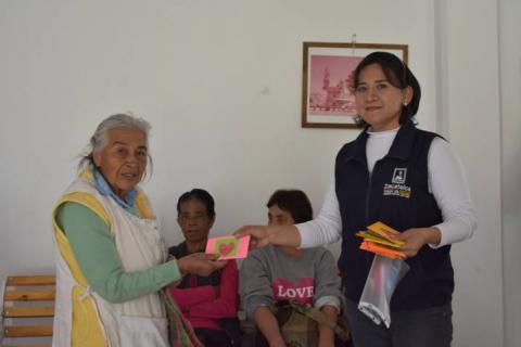 Adultos mayores fomentan el Día del Amor y la Amistad con una convivencia
