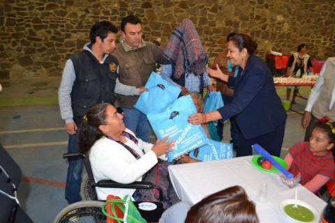 Lilia Olvera convive con pacientes de la UBR Nanacamilpa imagen 2