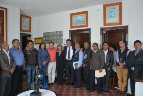 Participa cabildo capitalino a Joaquín Cisneros su decisión de otorgarle la Presea Ciudad de Tlaxcala