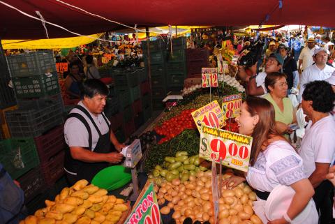 Comerciantes reciben a la gobernadora del cambio en Huamantla
