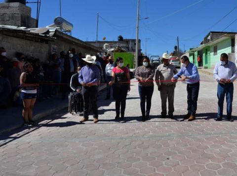 Ejerce Nanacamilpa gobierno de resultados; entregan adoquinamiento en Miguel Lira y Ortega imagen 4