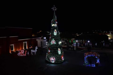 Nanacamilpa se ilumina con el encendido del Árbol de Navidad imagen 3