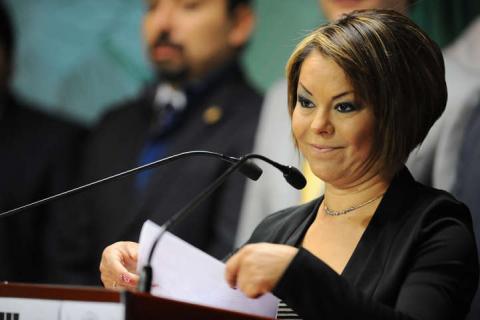 Tarde pero presentan su 3 de 3 candidatas al Senado del PRI y PAN