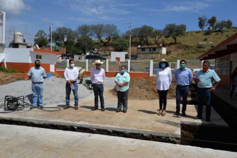 Da alcalde de Nanacamilpa banderazo de inicio de obra a techumbre en comunidad de Tepuente imagen 3