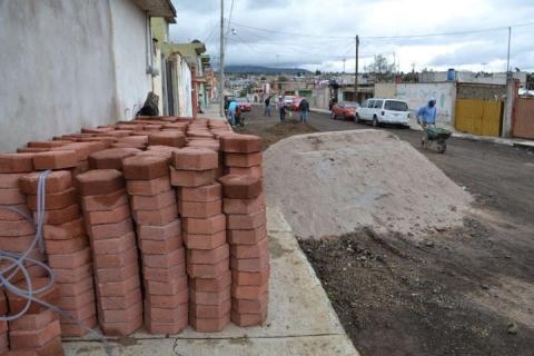 Vecinos agradecen adoquinamiento de calle a alcaldesa imagen 6