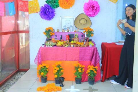Entre fumarolas de copal y aromas de exquisitos manjares inició El Festival “La Muerte tiene permiso”, en su edición 37 imagen 3