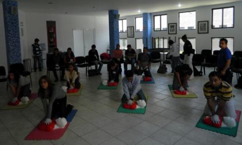 Forma la UMT instructores de Soporte Vital Básico (SVB)/ (BLS) en Hospital de Simulaciones Médicas
