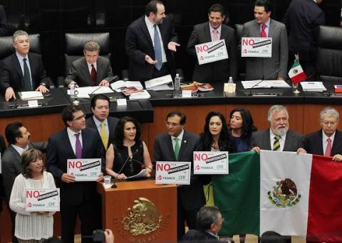 Lorena Cuéllar al frente de la Insurgencia Cívica Pacífica en Tlaxcala