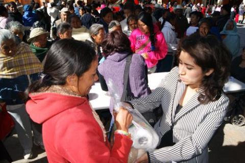 Entrega municipio de Panotla despensas a familias de bajos recursos