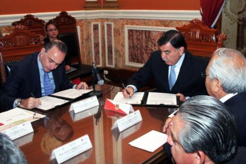 Firma MGZ convenio con BANSEFI para refinanciar a trabajadores de la educación