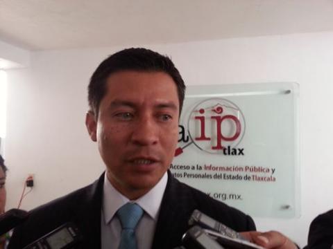 A viajes, los comisionados de la Caiptlax pueden llevarse a quien quiera de los empleados: Mena