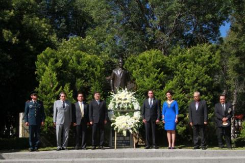 Conmemoran ceremonia de 33 Aniversario Luctuoso de Emilio Sánchez Piedras