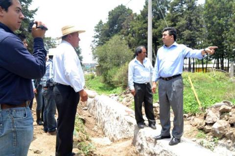 Supervisa Escobar Jardínez trabajos de encortinamiento en Acuitlapilco