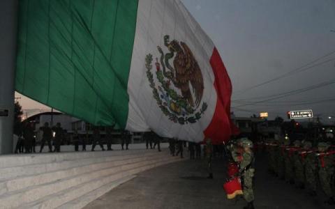 Hizo Pérez Lira caso omiso a alerta de la Sedena sobre el peligro del asta monumental