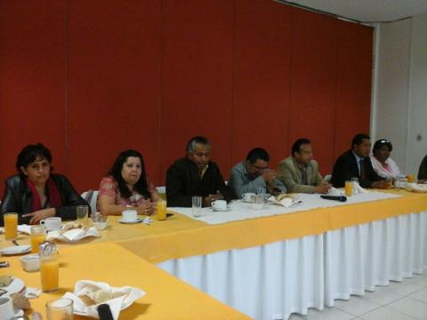 Busca el PRD contener fractura entre Mendoza y Vega Vázquez