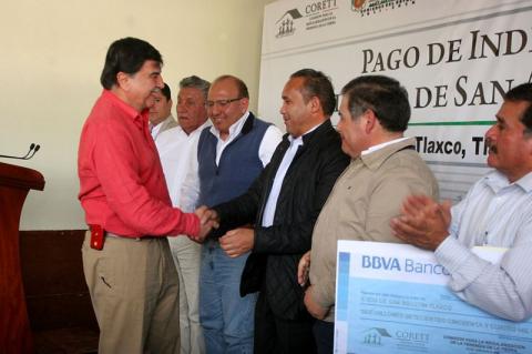 Entregan apoyos para realizar trámite de escrituras